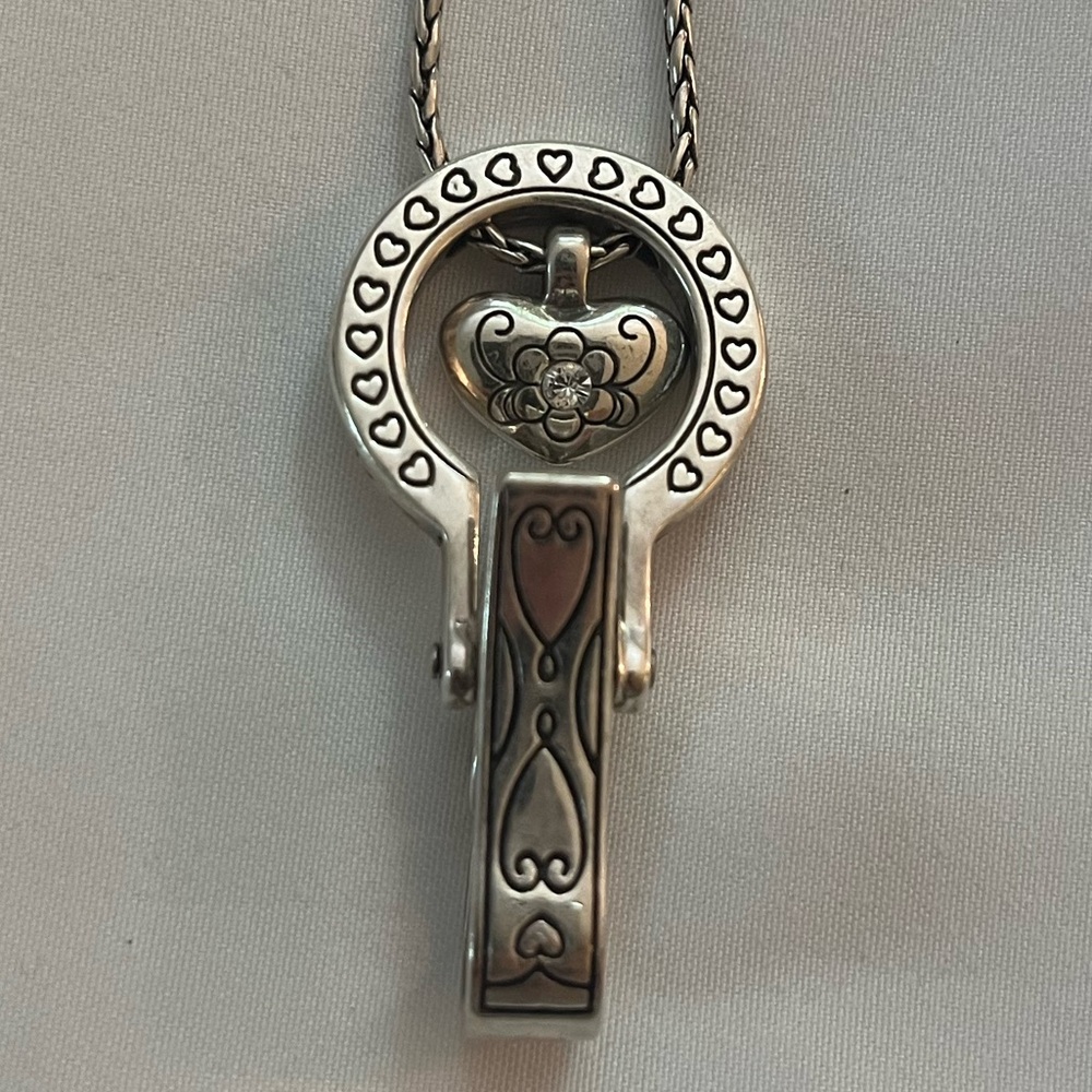 Brighton Badge Clip